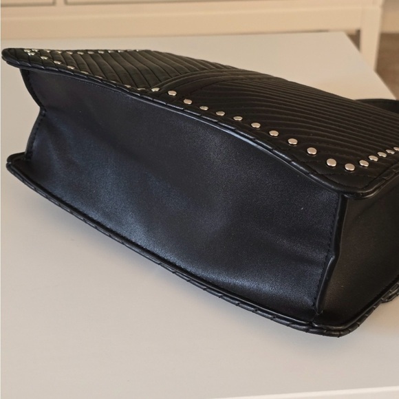 Zara stylish Black Quilted Shoulder Bag - Picture 5 of 9